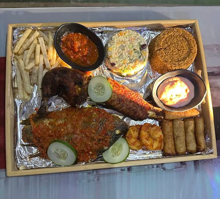 A generous Kabana platter with fish, rice, fries and dips